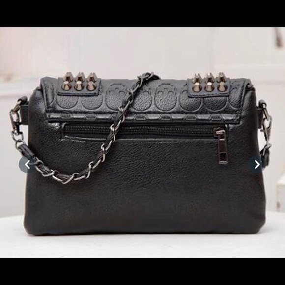 Small Rivit Skull Crossbody bag - Picture 3 of 11